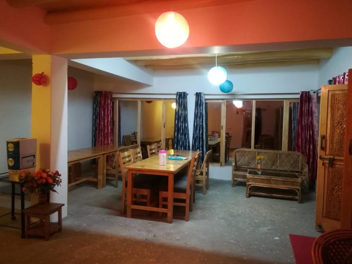 Sernang Homestay Hundar Luaran gambar